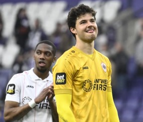 九游体育app下在-名宿：拉门斯需要展现出勇气，做禁区的主人，他们的领地不容侵犯